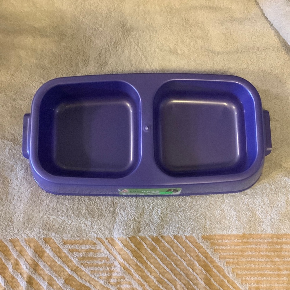 double feeding dish